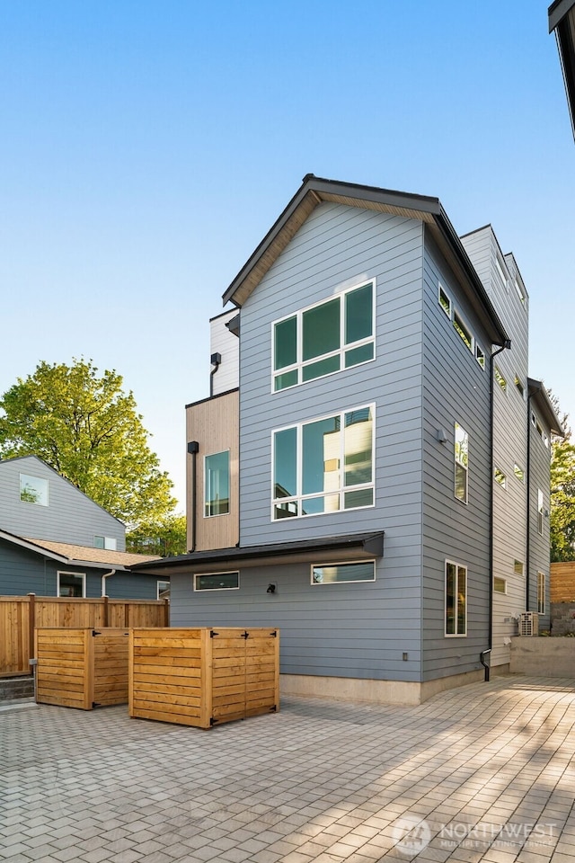 1625B 21st Ave, Seattle, WA 98122 - rear view of property featuring fence and a patio area