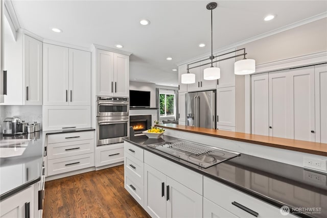 856 Hilltop Ave, Kent, WA 98031 - kitchen featuring stainless steel appliances, dark countertops, white cabinets, hanging light fixtures, and recessed lighting