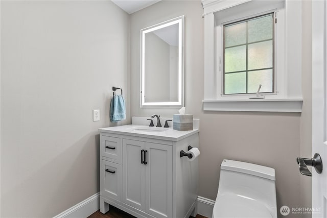 856 Hilltop Ave, Kent, WA 98031 - half bath featuring toilet, vanity, and baseboards