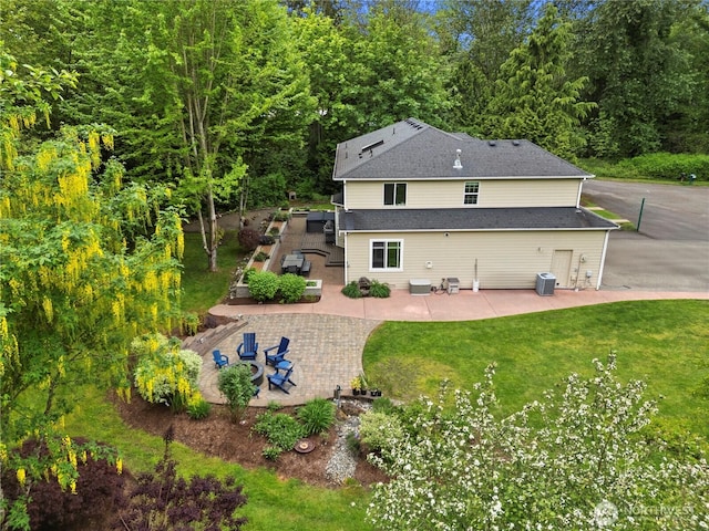 856 Hilltop Ave, Kent, WA 98031 - back of house with a patio area, a yard, central air condition unit, and a view of trees