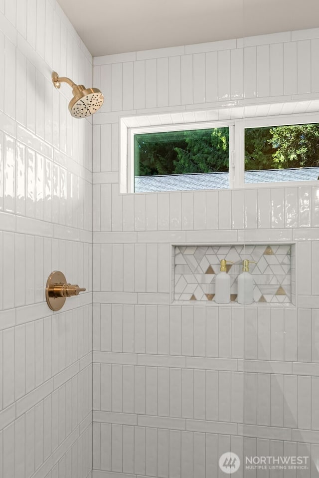 10604 NE 137th Pl, Kirkland, WA 98034 - bathroom view of a tile shower