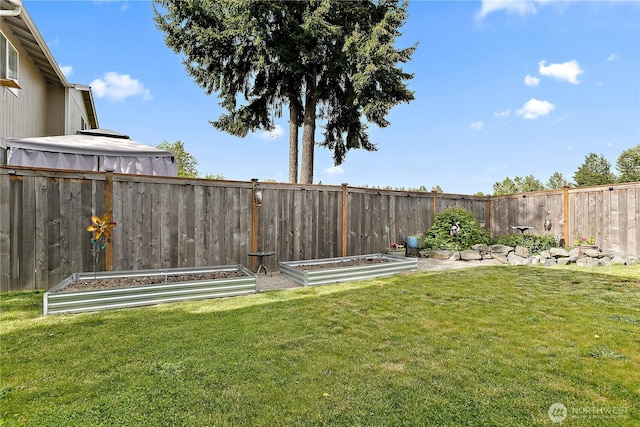 17915 69th Avenue Ct E, Puyallup, WA 98375 - view of yard with a vegetable garden