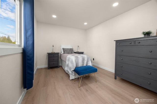 bedroom featuring light wood finished floors, baseboards, and recessed lighting