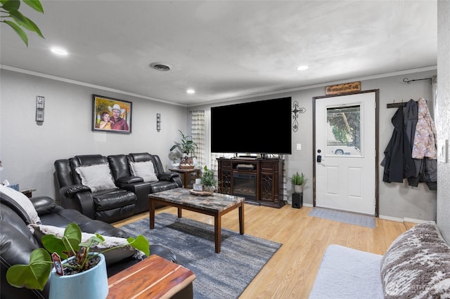 322 W 8th St, Warden, WA 98857 - living area featuring ornamental molding, light wood-style floors, recessed lighting, and baseboards