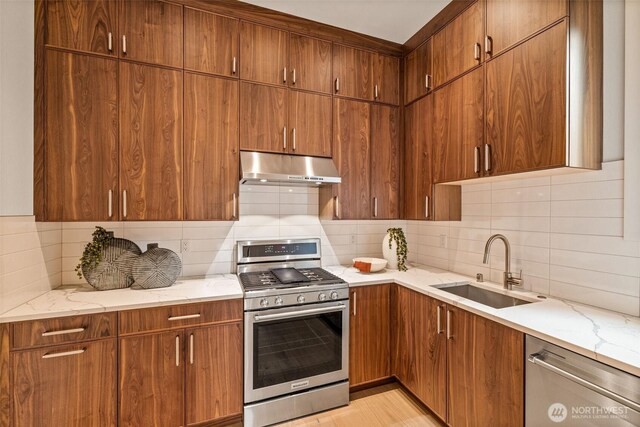 8458 NE 9th St, Medina, WA 98039 - kitchen with stainless steel appliances, under cabinet range hood, a sink, and tasteful backsplash