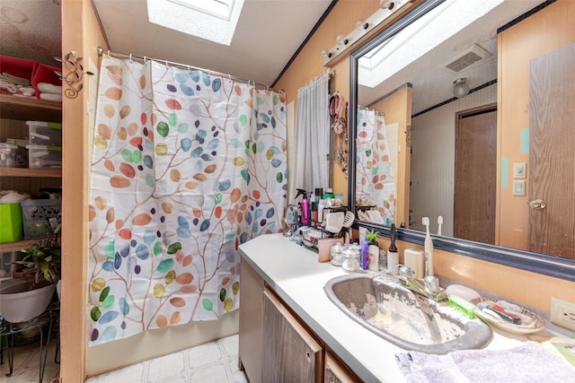 415 Lake View Rd Unit K8, Lynnwood, WA 98087 - bathroom with a skylight, vanity, shower / tub combo, and tile patterned floors