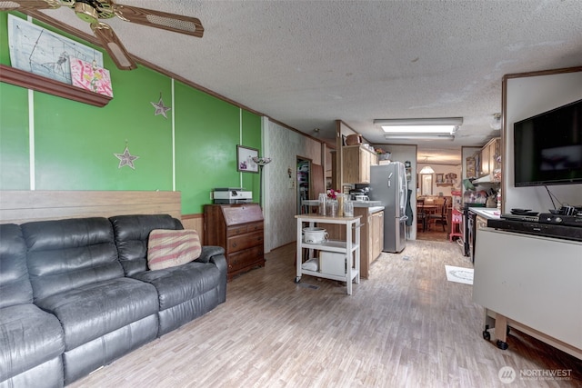 415 Lake View Rd Unit K8, Lynnwood, WA 98087 - living room featuring a textured ceiling, light wood finished floors, crown molding, and ceiling fan