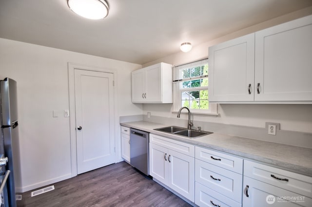 819 Decatur St SW, Olympia, WA 98502 - kitchen featuring stainless steel appliances, visible vents, a sink, light countertops, and white cabinets