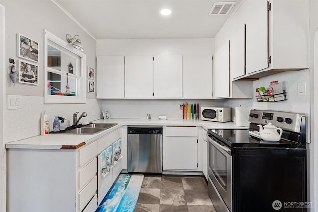 90 SW 12th St, Chehalis, WA 98532 - kitchen featuring a sink, visible vents, light countertops, white cabinets, and appliances with stainless steel finishes