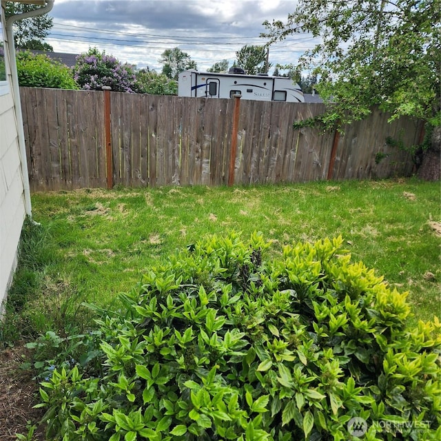 705 E 54th St, Tacoma, WA 98404 - view of yard with fence