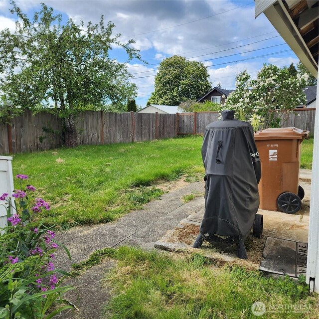 705 E 54th St, Tacoma, WA 98404 - view of yard