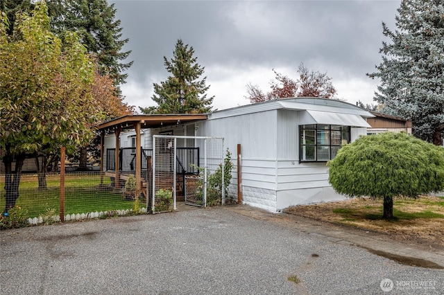 211 Pace Dr Unit 16, East Wenatchee, WA 98802 - view of front of property with fence