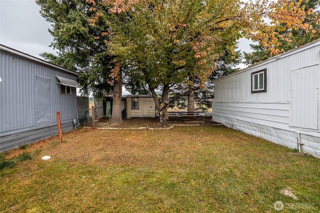 211 Pace Dr Unit 16, East Wenatchee, WA 98802 - view of yard featuring an outbuilding