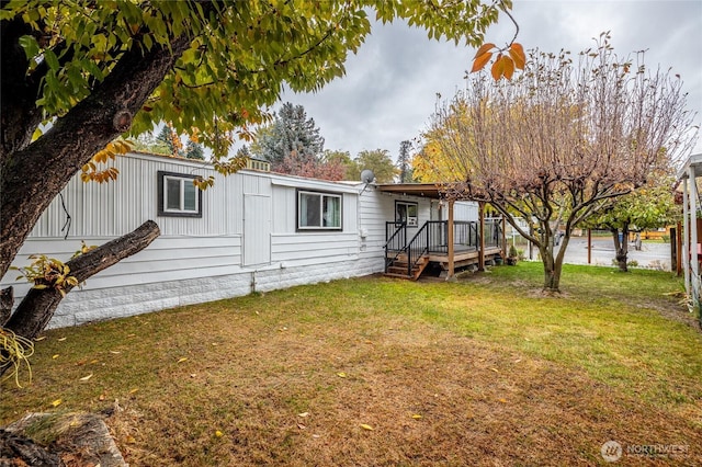 211 Pace Dr Unit 16, East Wenatchee, WA 98802 - view of front of home with a front lawn and a wooden deck