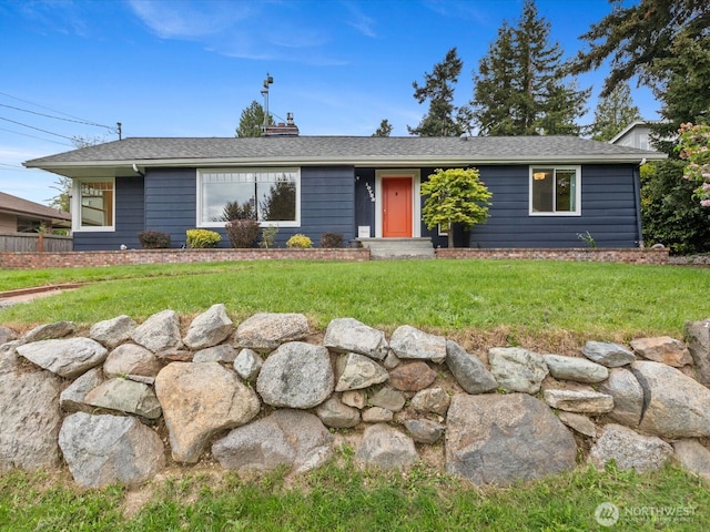 single story home featuring a front yard and a shingled roof