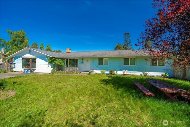 18246 Cinnamon Ln SW, Rochester, WA 98579 - ranch-style home featuring a chimney and a front yard