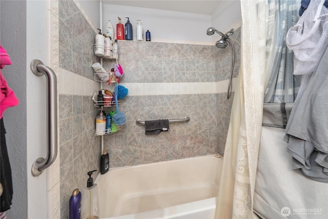 18246 Cinnamon Ln SW, Rochester, WA 98579 - bathroom featuring shower / bath combo with shower curtain