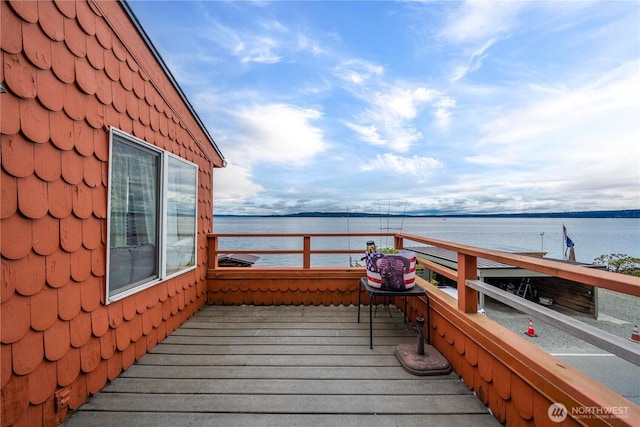 3312 SW 172nd St, Burien, WA 98166 - deck with a water view