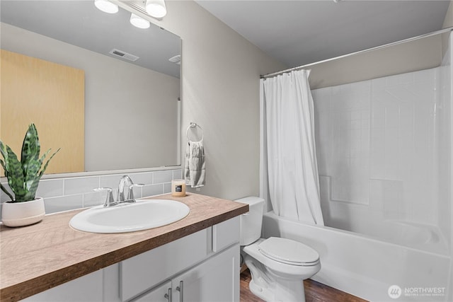 3612 64th St E, Tacoma, WA 98443 - full bath with vanity, shower / bath combo, and backsplash