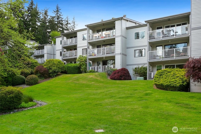 view of apartment building / complex