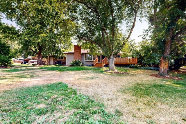 2022 Scarpelli Dr, Walla Walla, WA 99362 - view of grassy yard with a deck