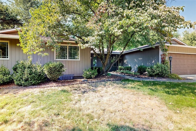 2022 Scarpelli Dr, Walla Walla, WA 99362 - view of front facade with a garage and a front lawn