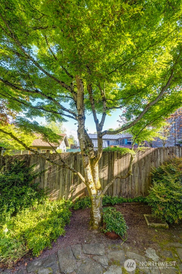 1109 30th Ave, Seattle, WA 98122 - view of yard featuring fence