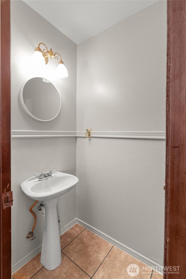 bathroom with tile patterned flooring and baseboards