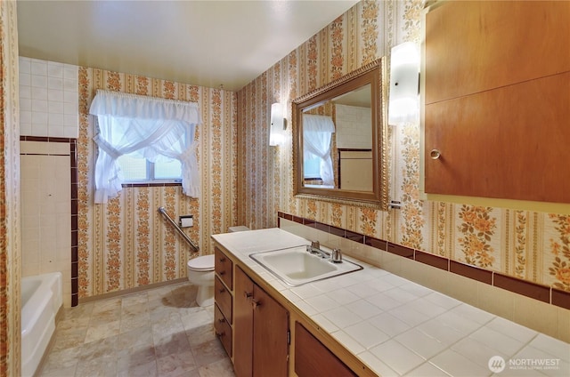 2734 Sunset Dr W, University Place, WA 98466 - bathroom with toilet, vanity, and wallpapered walls