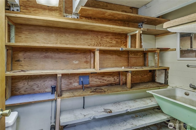 2734 Sunset Dr W, University Place, WA 98466 - storage room featuring a sink