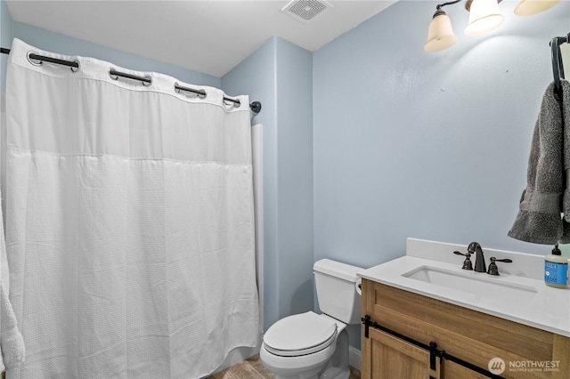 full bath featuring toilet, vanity, and curtained shower