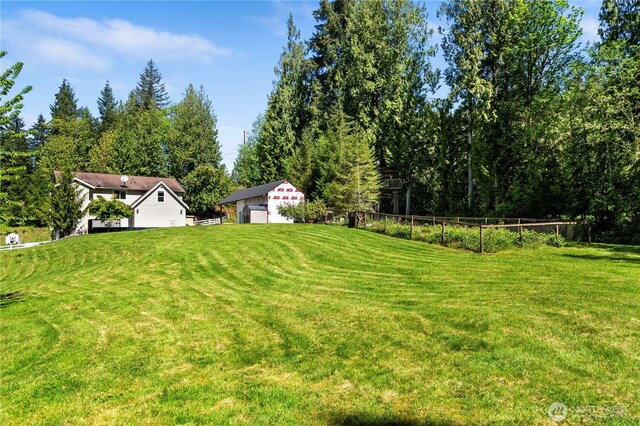view of yard with a detached garage