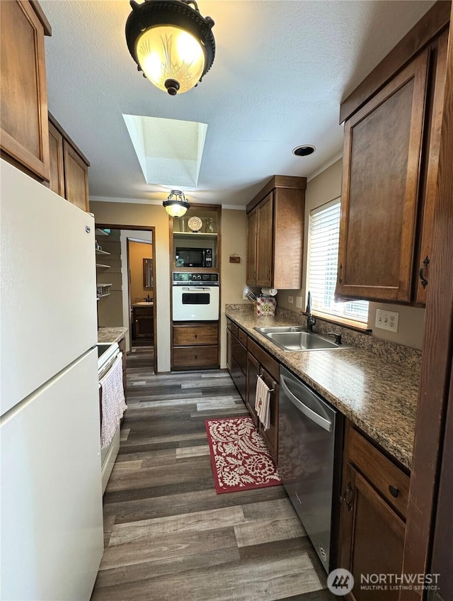 70 Cedar Hill Ln, Sequim, WA 98382 - kitchen featuring appliances with stainless steel finishes, a sink, dark wood-style flooring, ornamental molding, and a skylight