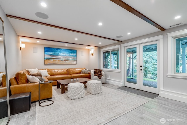 living room featuring light wood-type flooring, recessed lighting, plenty of natural light, and baseboards