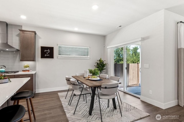 dining space featuring baseboards, dark wood-type flooring, visible vents, and recessed lighting