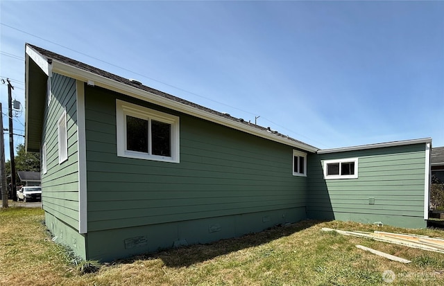 618 Coolidge Rd, Aberdeen, WA 98520 - view of home's exterior featuring crawl space and a lawn