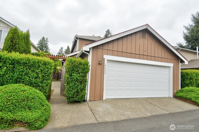 4323 Beaumont Ln SE, Lacey, WA 98503 - view of detached garage