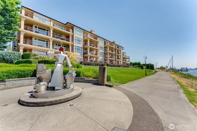 2015 SE Columbia River Dr Unit 320, Vancouver, WA 98661 - view of home's community featuring a yard