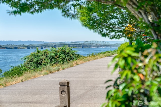 2015 SE Columbia River Dr Unit 320, Vancouver, WA 98661 - surrounding community with a water view