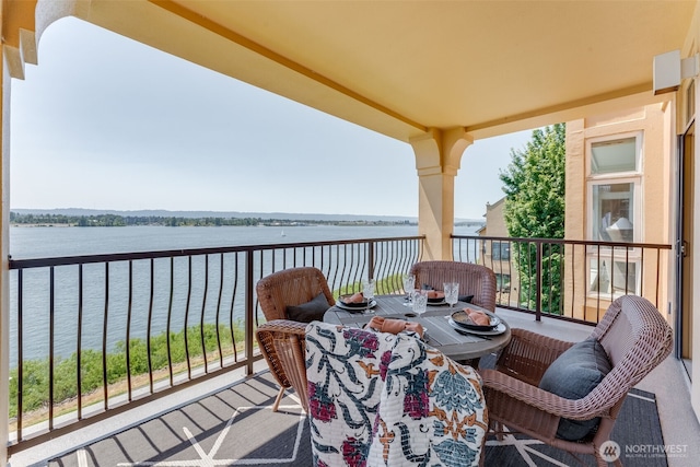 2015 SE Columbia River Dr Unit 320, Vancouver, WA 98661 - balcony featuring a water view