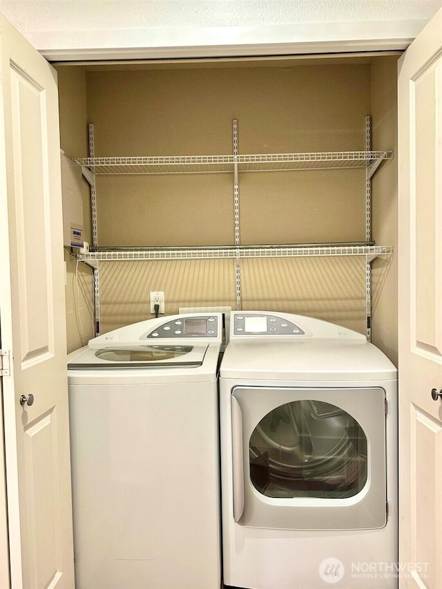 11054 NE 33rd Pl Unit B1, Bellevue, WA 98004 - laundry area featuring separate washer and dryer