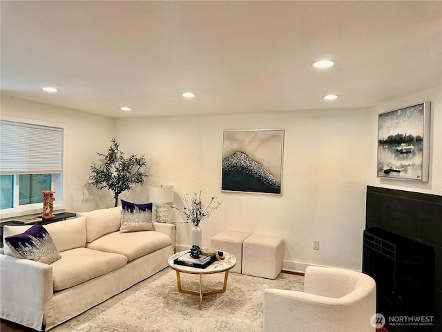 11054 NE 33rd Pl Unit B1, Bellevue, WA 98004 - living room featuring recessed lighting and baseboards