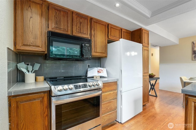 707 Harvest Rd, Bothell, WA 98012 - kitchen featuring black microwave, electric stove, freestanding refrigerator, crown molding, and brown cabinetry