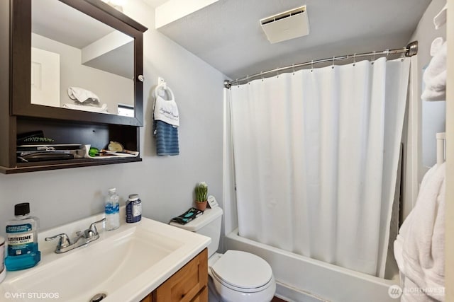 21058 State Highway 17 N, Soap Lake, WA 98851 - bathroom featuring vanity, shower / bath combo with shower curtain, and toilet