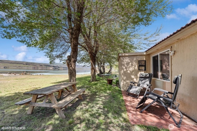 21058 State Highway 17 N, Soap Lake, WA 98851 - view of grassy yard with a water view