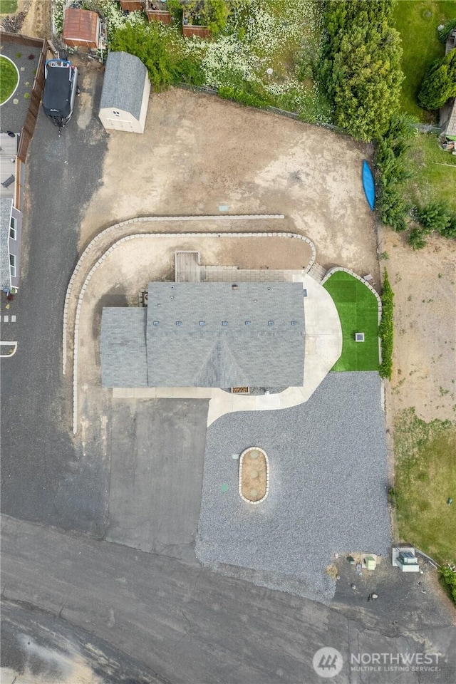 aerial view of property and surrounding area
