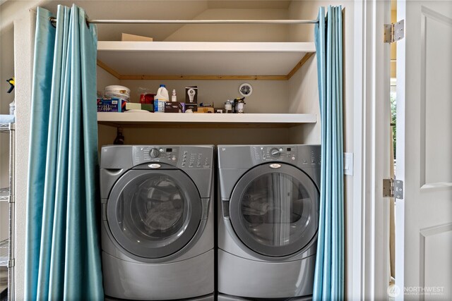 laundry room featuring washer and clothes dryer