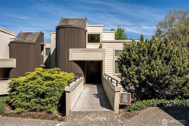 view of front of property