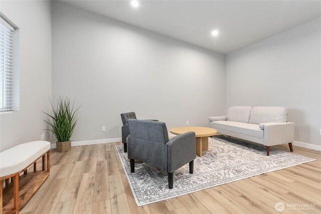 living area featuring light wood-style flooring, recessed lighting, and baseboards