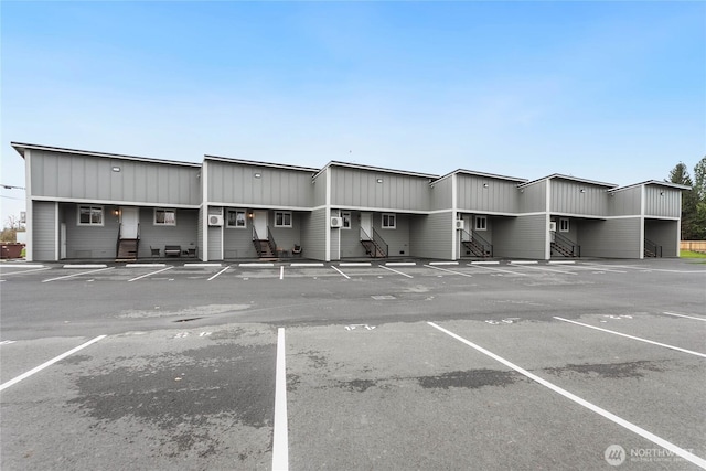 314 Everson Rd Unit D, Everson, WA 98247 - view of property featuring entry steps and uncovered parking